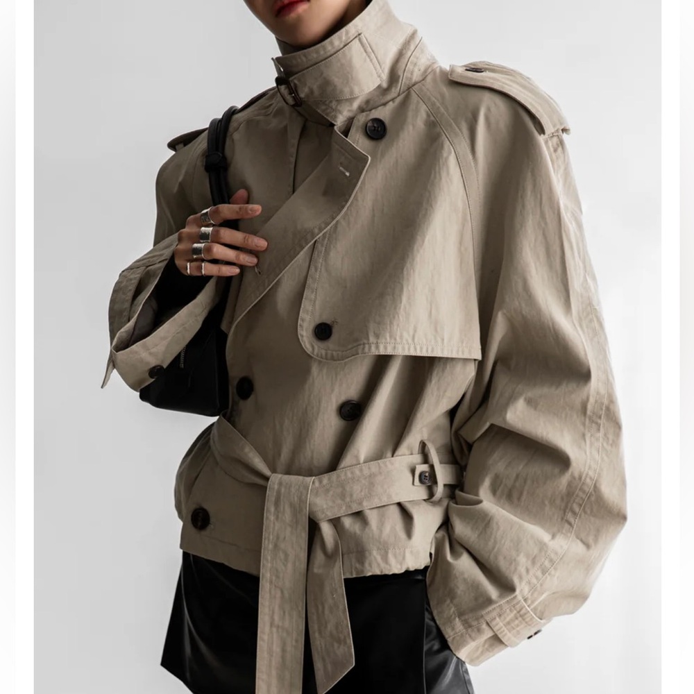 The Frankie Shop MADS CROPPED TRENCH - BEIGE